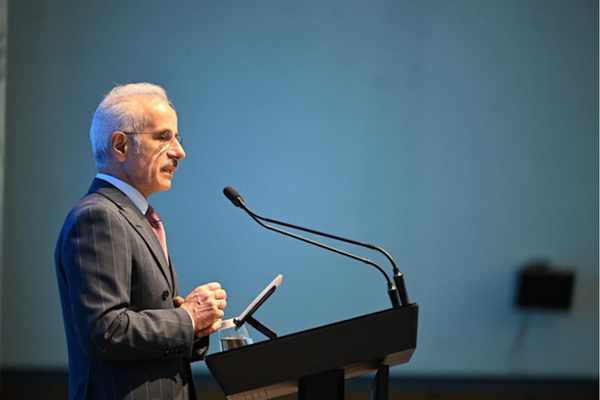 Uraloğlu: İstanbul-İzmir arasındaki yolculuğu 3,5 saate indirdik Uraloğlu: İstanbul-İzmir arasındaki yolculuğu 3,5 saate indirdik