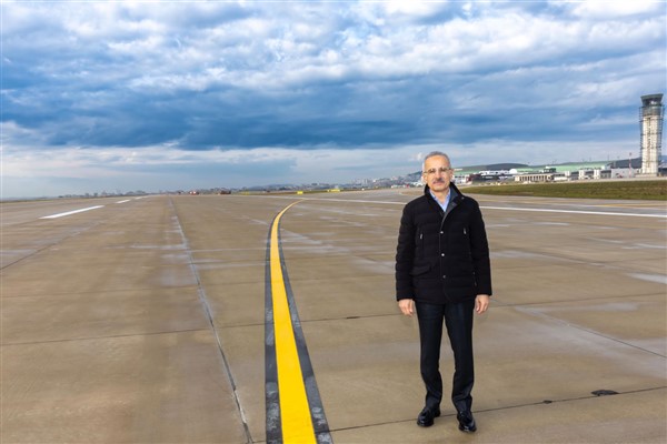 Uraloğlu: Yenilenen Malatya Havalimanı’nın yeni terminal binası hizmete girdi Uraloğlu: Yenilenen Malatya Havalimanı’nın yeni terminal binası hizmete girdi