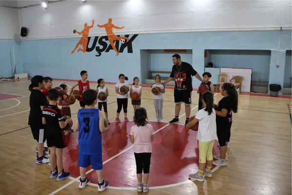 Uşak'ta yaz spor okulları devam ediyor Uşak'ta yaz spor okulları devam ediyor