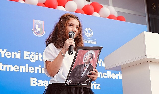 Üsküdar'da Yeni Eğitim Döneminin İlk Ders Zili Çaldı Üsküdar'da Yeni Eğitim Döneminin İlk Ders Zili Çaldı