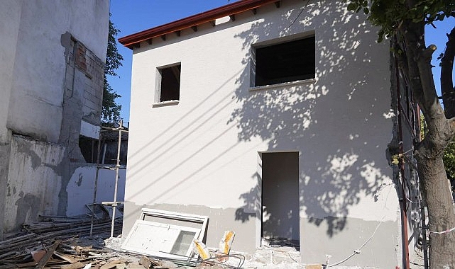 Usta Şairin Burhaniye'deki Evi Müzeye Dönüşüyor Usta Şairin Burhaniye'deki Evi Müzeye Dönüşüyor