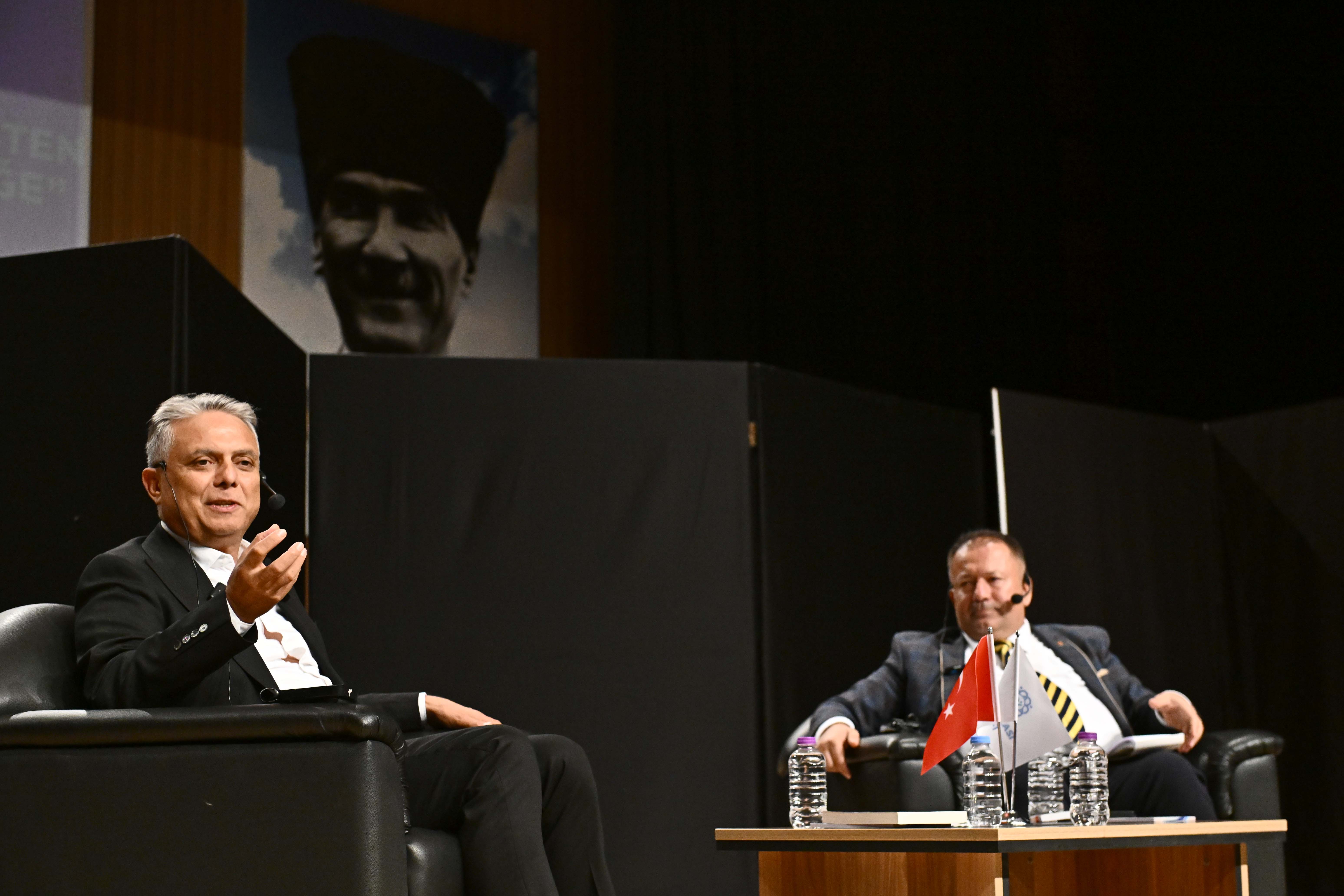 Uysal: Siyasetin topluma güven ve gelecek duygusu vermesi gerekiyor Uysal: Siyasetin topluma güven ve gelecek duygusu vermesi gerekiyor