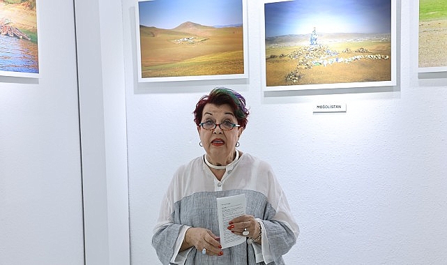 “Uzaklarda Bir Yerlerde" sergisi açıldı “Uzaklarda Bir Yerlerde" sergisi açıldı
