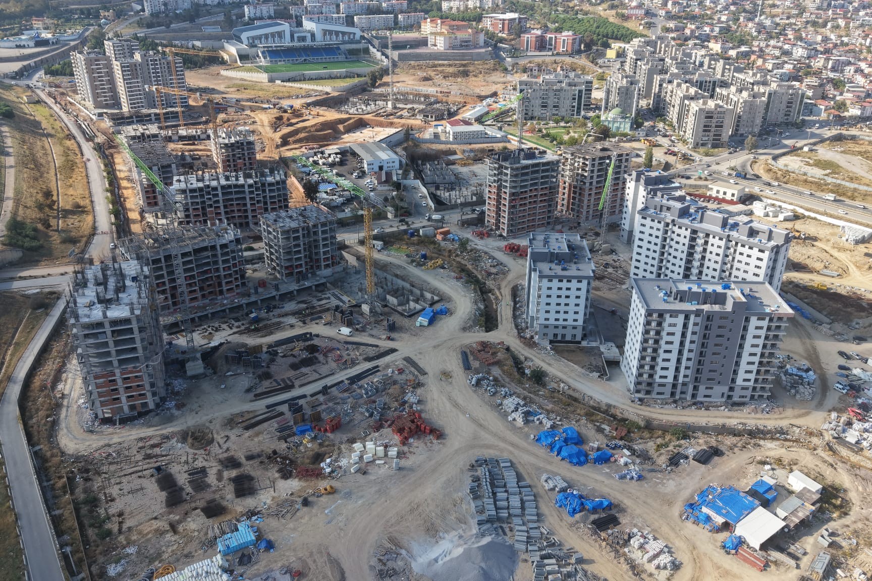 Uzundere’de 3. ve 4. Etap inşaatları hızla sürüyor Uzundere’de 3. ve 4. Etap inşaatları hızla sürüyor