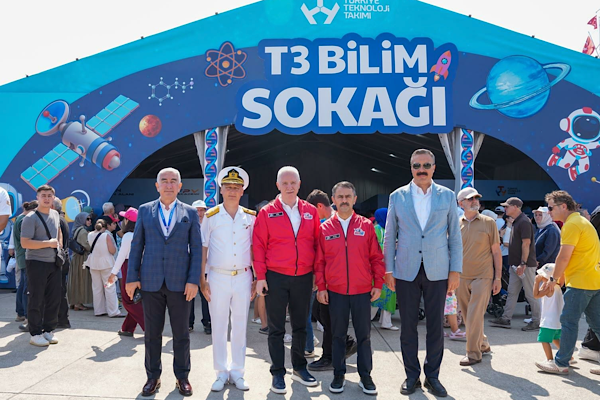 Vali Aktaş ve İstanbul Valisi Gül, TEKNOFEST Mavi Vatan alanını ziyaret etti Vali Aktaş ve İstanbul Valisi Gül, TEKNOFEST Mavi Vatan alanını ziyaret etti