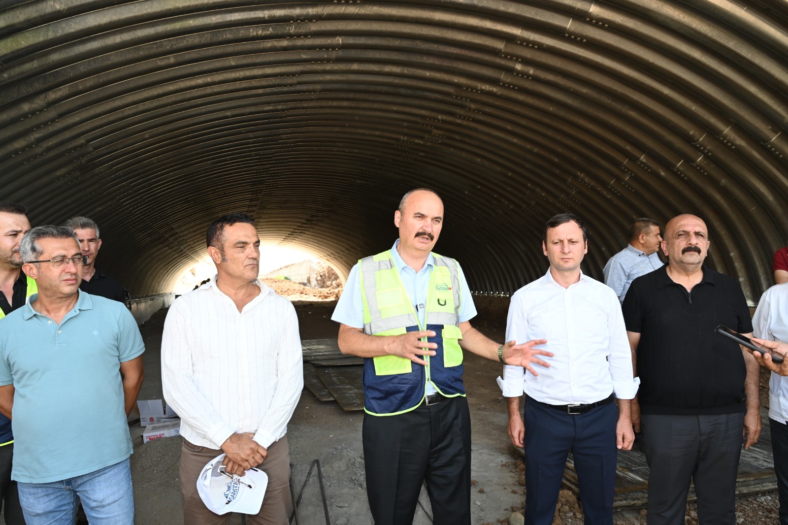 Vali Canalp, İluh Deresi’ndeki köprü ve altyapı çalışmalarını inceledi Vali Canalp, İluh Deresi’ndeki köprü ve altyapı çalışmalarını inceledi