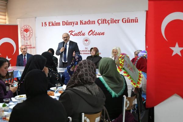 Vali Ustaoğlu: Kadın çiftçilerimiz üretim gücümüzün arkasında Vali Ustaoğlu: Kadın çiftçilerimiz üretim gücümüzün arkasında
