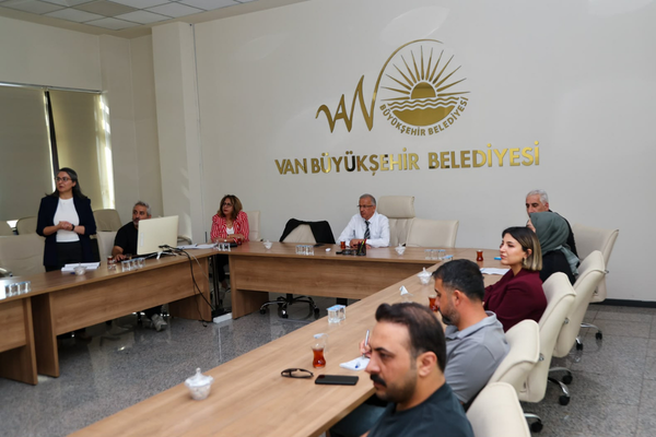 Van Büyükşehir Belediyesi'nde şube müdürlerine resmi yazışma eğitimi Van Büyükşehir Belediyesi'nde şube müdürlerine resmi yazışma eğitimi