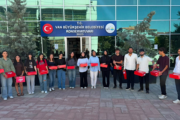 Van’da 21 öğrenci üniversitelerin ilgili bölümlerine yerleşti Van’da 21 öğrenci üniversitelerin ilgili bölümlerine yerleşti