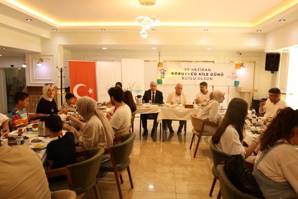 Van’da Koruyucu Aile Günü kapsamında aileler Akdamar Adası’nı ziyaret etti Van’da Koruyucu Aile Günü kapsamında aileler Akdamar Adası’nı ziyaret etti