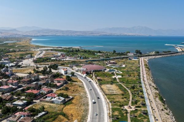 Van’da Sahil Yolu’nun 2. ve 3. etapları birbirine bağlanıyor Van’da Sahil Yolu’nun 2. ve 3. etapları birbirine bağlanıyor