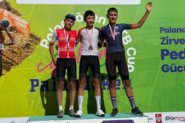Veli Sarı Erzurum’da ikinci oldu, liderliğini sürdürdü Veli Sarı Erzurum’da ikinci oldu, liderliğini sürdürdü