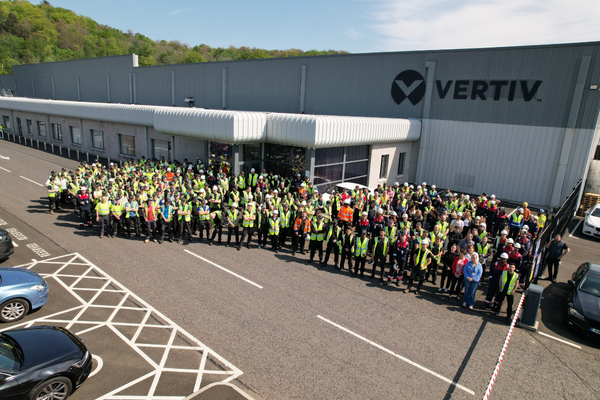 Vertiv, İrlanda Ve Kuzey Batı'da Tesislerini Genişletiyor, İstihdam Yaratıyor Vertiv, İrlanda Ve Kuzey Batı'da Tesislerini Genişletiyor, İstihdam Yaratıyor