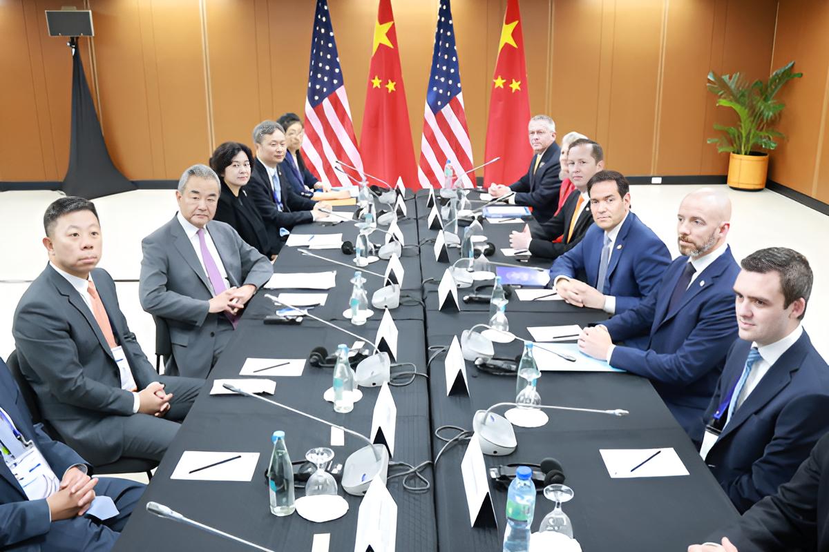 Wang Yi, ABD dahil 8 ülkenin dışişleri bakanları ile görüştü Wang Yi, ABD dahil 8 ülkenin dışişleri bakanları ile görüştü