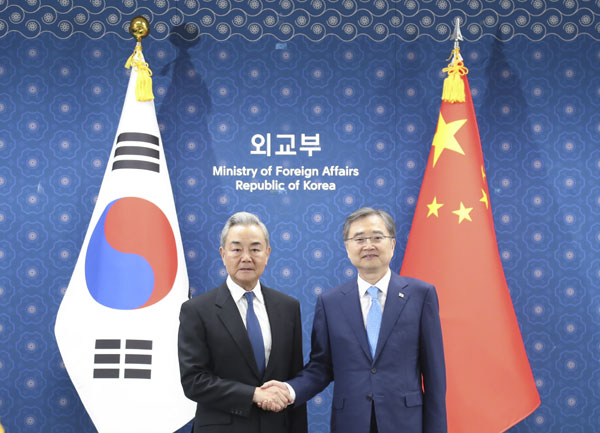 Wang Yi, Güney Kore Dışişleri Bakanı Cho Hyun ile görüştü Wang Yi, Güney Kore Dışişleri Bakanı Cho Hyun ile görüştü