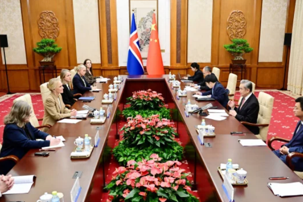 Wang Yi, İzlanda Dışişleri Bakanı Gunnarsdottir ile görüştü Wang Yi, İzlanda Dışişleri Bakanı Gunnarsdottir ile görüştü