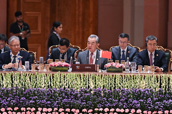 Wang Yi’den BRICS mesajı: Ortak sorunlara ortak yanıt Wang Yi’den BRICS mesajı: Ortak sorunlara ortak yanıt