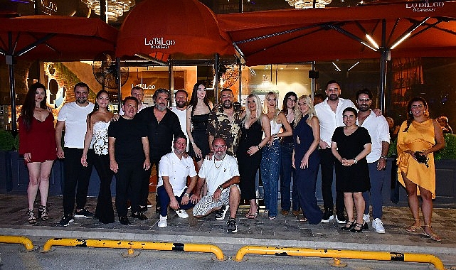 Yapımcı Suat Yanç'a Sürpriz Doğum Günü Kutlaması! Yapımcı Suat Yanç'a Sürpriz Doğum Günü Kutlaması!