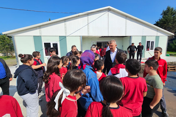 Yazlık İlkokulu öğrencileri için 4 derslikli prefabrik yapı kuruldu