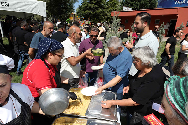 Yenimahalle'de 63. Divriği Pilav Programı düzenlendi Yenimahalle'de 63. Divriği Pilav Programı düzenlendi