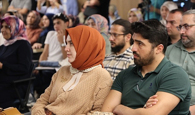 Yenişehirlioğlu, Kocaeli Kitap Fuarı'nda konuştu; “İnsan, özünden uzaklaştığında kaybolur" Yenişehirlioğlu, Kocaeli Kitap Fuarı'nda konuştu; “İnsan, özünden uzaklaştığında kaybolur"