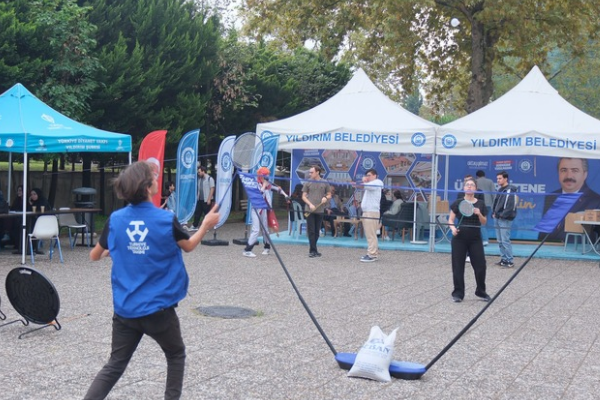 Yıldırım Belediyesi üniversite öğrencilerini kampüste karşıladı Yıldırım Belediyesi üniversite öğrencilerini kampüste karşıladı