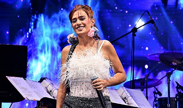 Yıldız Tilbe, Kıbrıs'ta 2 bin davetliye unutulmaz bir gece yaşattı! Yıldız Tilbe, Kıbrıs'ta 2 bin davetliye unutulmaz bir gece yaşattı!