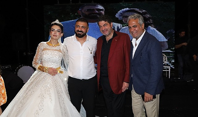 Yıllardır ortalarda yoktular! Popstar Selçuk ve Hakan Taşıyan yıllar sonra aynı düğünde ortaya çıktı Yıllardır ortalarda yoktular! Popstar Selçuk ve Hakan Taşıyan yıllar sonra aynı düğünde ortaya çıktı
