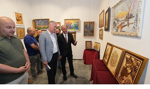 Yüksel Kılıçoğlu'nun Kişisel Resim Sergisi İnegöl Kent Müzesi'nde Açıldı Yüksel Kılıçoğlu'nun Kişisel Resim Sergisi İnegöl Kent Müzesi'nde Açıldı