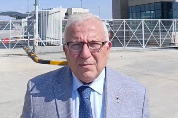 Zafer Partili Pehlivanoğlu’nun Yunanistan’a girişine izin verilmedi Zafer Partili Pehlivanoğlu’nun Yunanistan’a girişine izin verilmedi