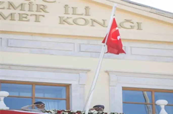 9 Eylül coşkusu Süvari Birlikleri'nin bayrak töreniyle devam ediyor