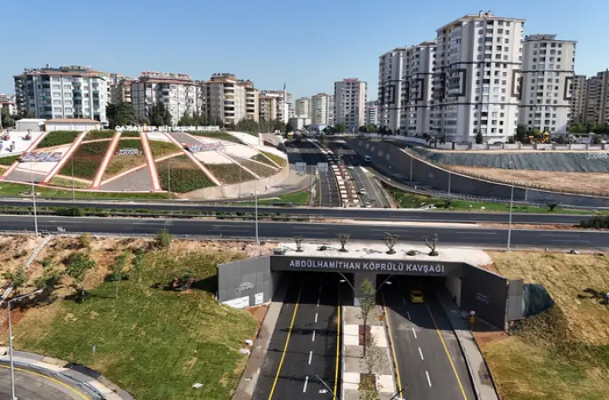 Abdülhamit Han Köprülü Kavşağı hizmete girdi