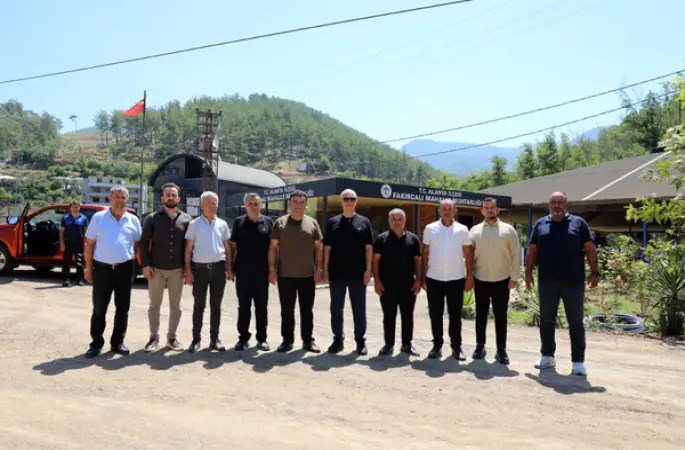 Alanya'da kırsal alanda yol çalışmaları sürüyor