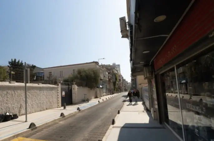 Alsancak Kıbrıs Şehitleri Caddesi’nde zemin yenileme çalışmaları başladı