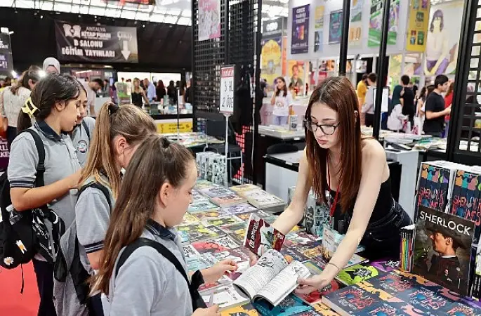 Antalya'da kitap dolu günler yaşanıyor