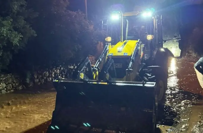 Antalya’da yağış mesaisi gece boyunca sürdü