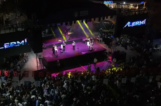 Apolas Lermi, Gemlik’te festival coşkusunu zirveye taşıdı