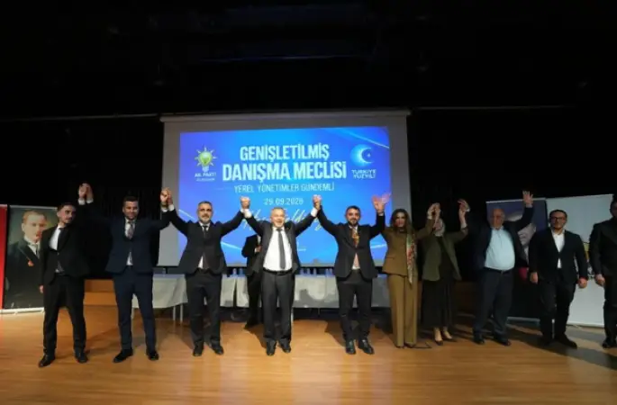 Ataşehir Belediye Meclisi'nden 6 üye AK Parti'ye katıldı