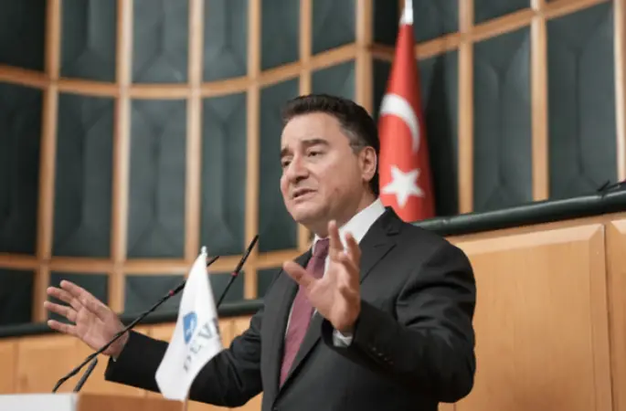 Babacan: Bütçeden en büyük payı artık faiz bakanlığı alıyor