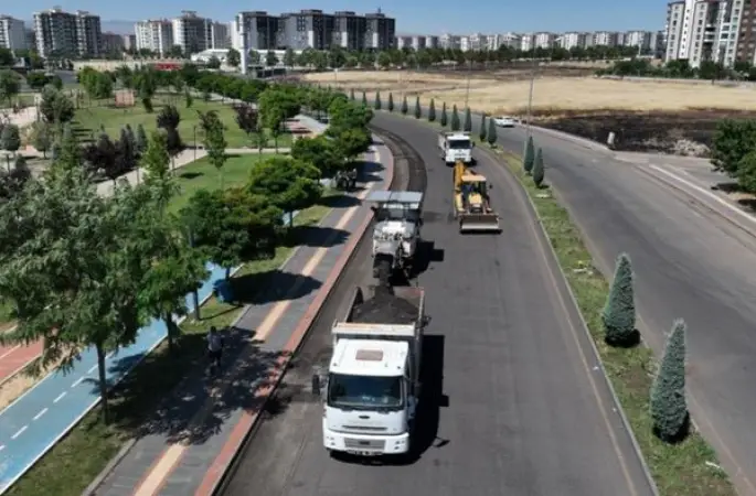 Bağlar’da 16,5 kilometrelik yol ağı asfaltla yenileniyor