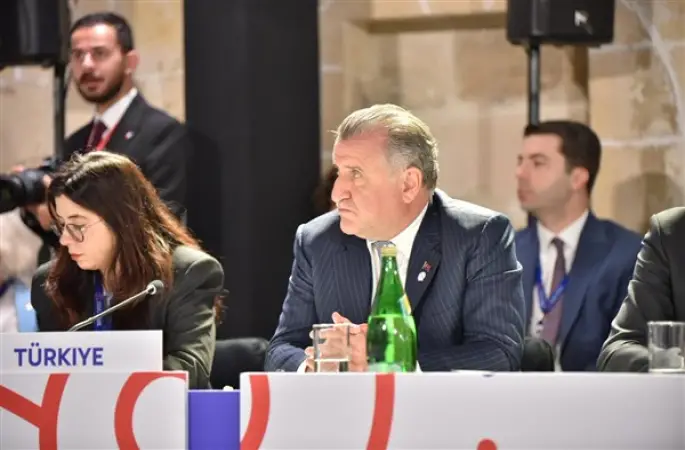 Bak: Güzel bir İstanbul sabahını sporla taçlandırıyoruz
