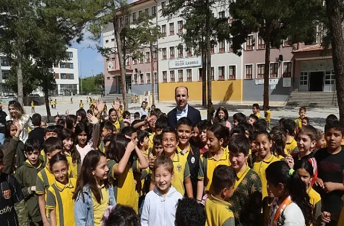 Başkan Altay Karne Alan Tüm Öğrencileri Tebrik Etti