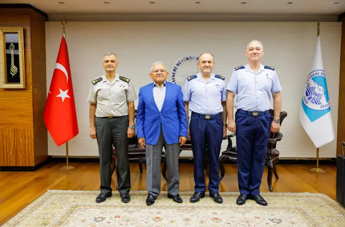 Başkan Büyükkılıç, görev sürelerini tamamlayan komutanları ağırladı