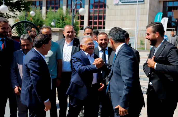 Başkan Büyükkılıç, TÜGVA Yaz Okulu kapanış programına katıldı