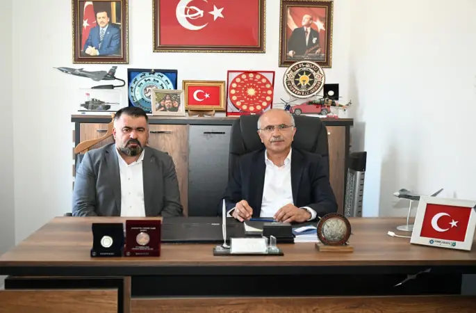 Başkan Er, AK Parti Hekimhan İlçe Başkanı Akyüz'ü ziyaret etti