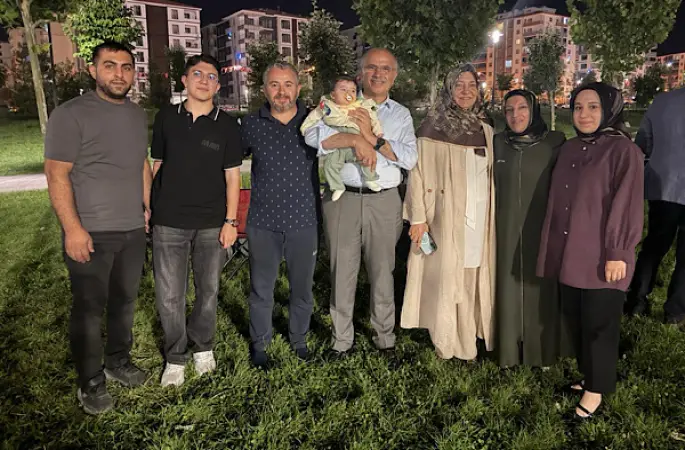 Başkan Er, Yüzüncü Yıl Kent Parkı’nda vatandaşlarla bir araya geldi