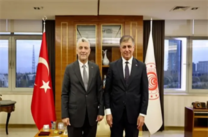 Başkan Tugay'dan Ticaret Bakanı Bolat'a ziyaret
