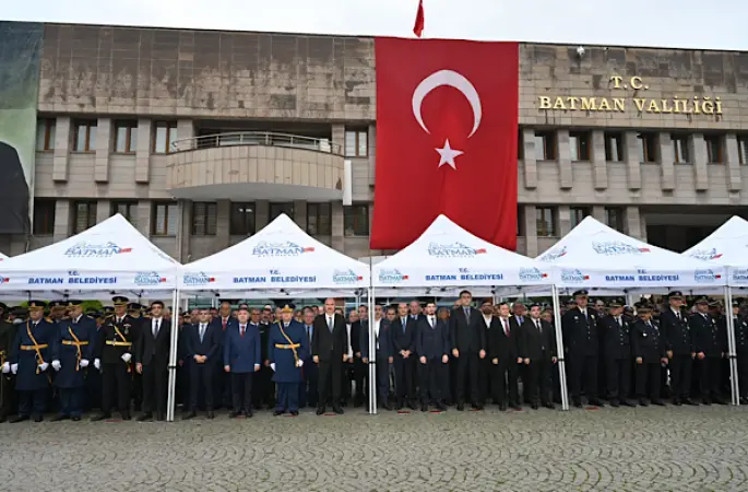 Batman’da Cumhuriyet Bayramı için çelenk töreni düzenlendi