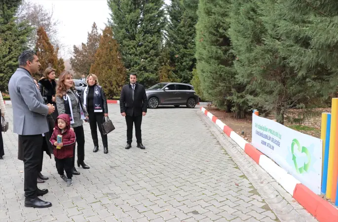 Beşiktaş Kulübünün "İyiliğe Kanat Aç Projesi" kapsamında Elazığ'a gelen heyet ziyaretlerde bulundu