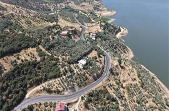 Beydağ'ın yıllardır beklediği yol hizmete açıldı